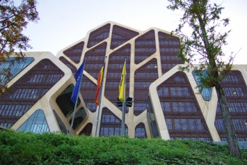 Gebogen raamprofielen voor het gerechtsgebouw van Hasselt